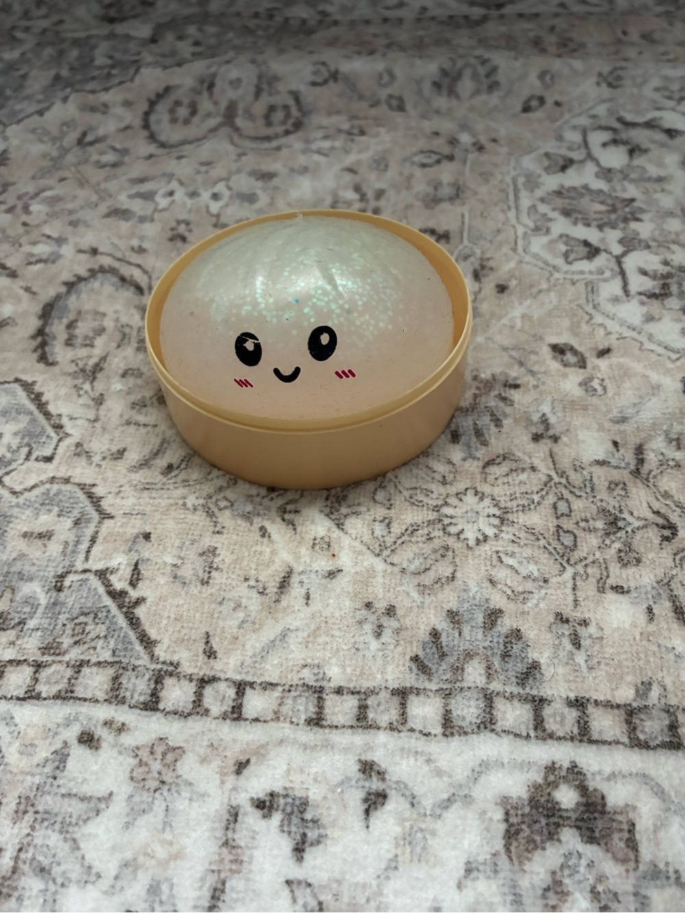 Cream Decorative dumping squishy toy